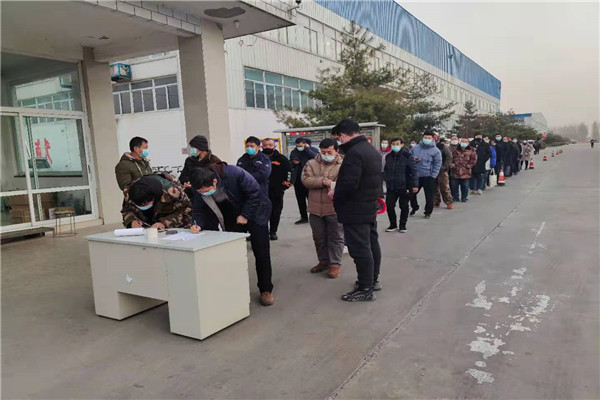 興邦管道登記體溫，進(jìn)出廠區(qū)